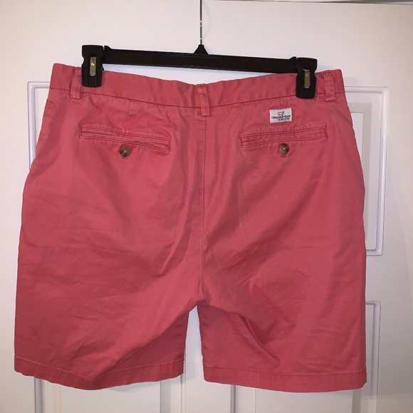 Vineyard Vines Men Shorts - Picture 2 of 3